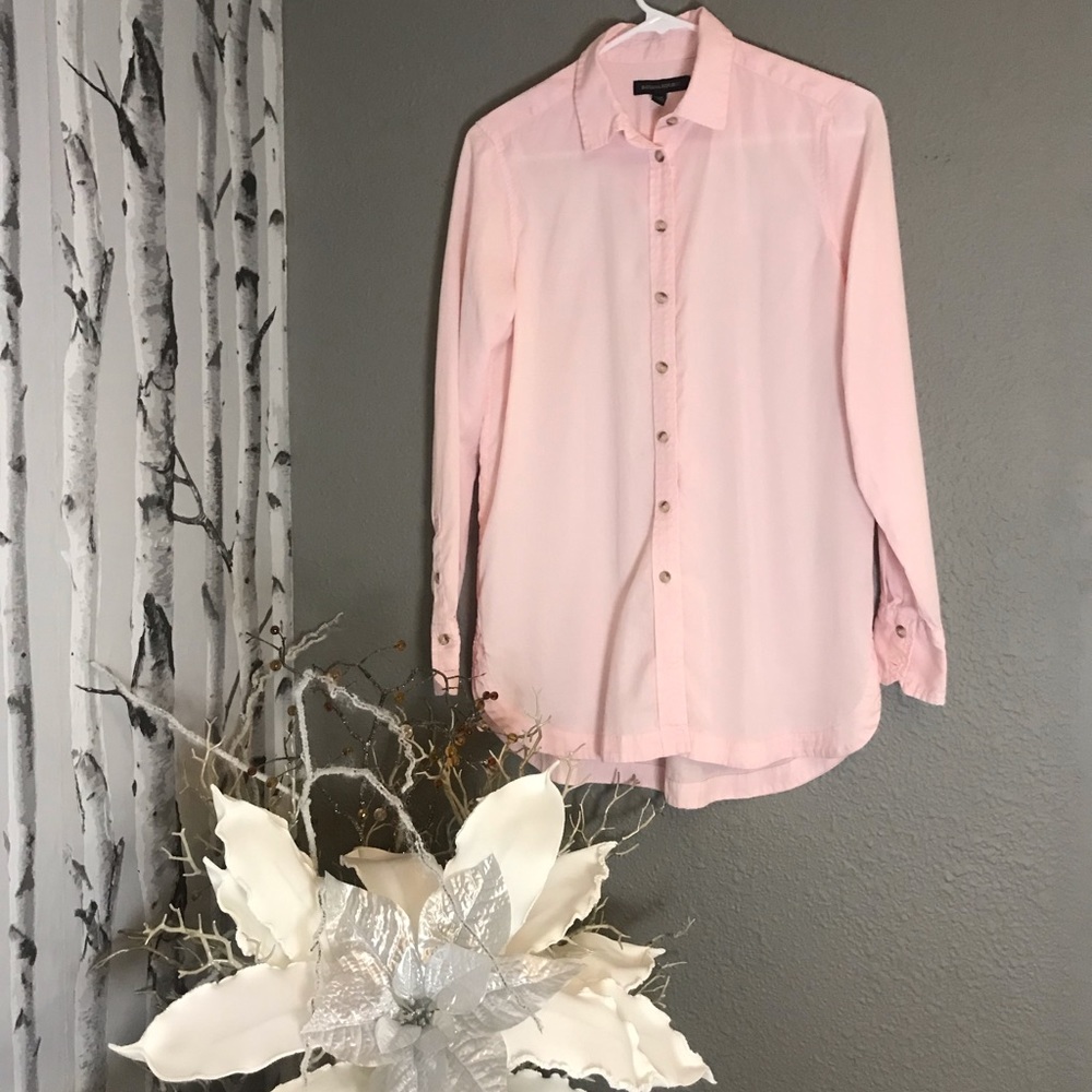 Banana Republic light pink dress shirt🌹